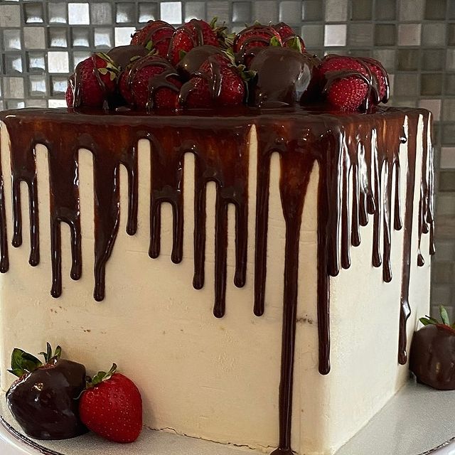 chocolate drizzled cake and strawberries