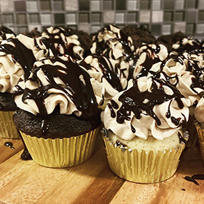 chocolate drizzled cupcakes