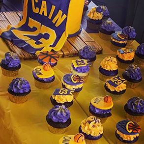 Lakers themed cupcakes